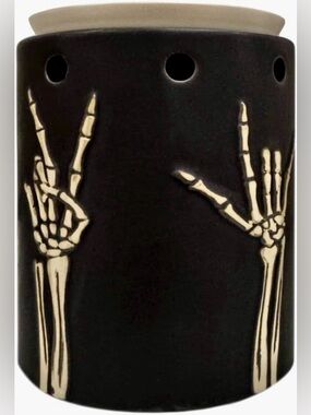 NIB Scentsationals Peace Skully Skeleton Hand Black Ceramic Fragrance Warmer